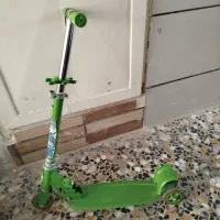 اسکوتر  بسیار تمیز بچه گانه