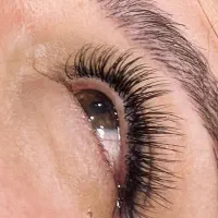 ده درصد تخفیف اکستنشن مژه و لیفت و لمینت مژه