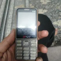 گوشی ساده دوربین دار و مموری خور