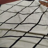 کفش اسپرت و روسری و یک عدد کاپشن
