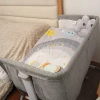 تخت کنار مادری