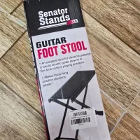 وسایل گیتار شامل سه پایه نت، پایه گیتار، زیرپایی|گیتار، بیس، امپلیفایر|ملایر, |دیوار