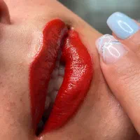 نیازمند مدل شیدینگ لب فقط ۳ نفر