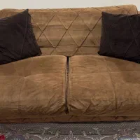 مبل راحتی قهوه ای با کوسن