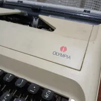 ماشین تحریر فارسی عتیقه ژاپنی ۱۲ میلیون|کلکسیون اشیاء عتیقه|ملایر, |دیوار