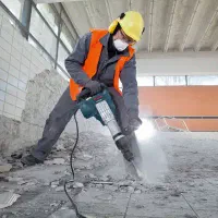 تخریب ساختمان انجام می شود