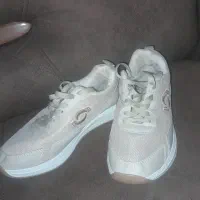 یک جفت کتونی