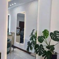 صندلی و ایینه
