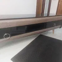 دو عدد موکت پالاز بژ سه در چهار یک میز تلویزیون نو