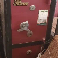 فروش فوری میزوصندلی و گاوصندوق|فروشگاه و مغازه|مشهد, بهمن|دیوار