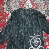 کت تک نگین کاری شده و بدون افتادن حتی یک نگین .