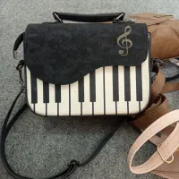 کیف|کیف، کفش، کمربند|قم, باغ کرباسی|دیوار