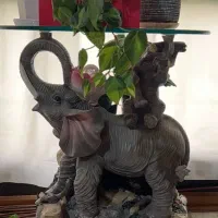 میز  کنار مبل آبنما