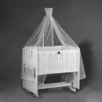 تخت کنار مادر