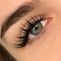 کاشت مژه و اکستنشن