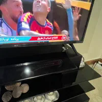میز تلویزیون شیشه ای