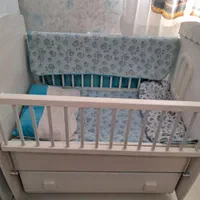 تخت نوزاد کنار مادر