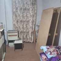 تخت دو نفره بهمراه تشک و آینه و دراور و پاتختی