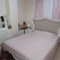 تخت و کمد و پاتختی کنار تخت|تخت و سرویس خواب|شهریار, شهریار|دیوار