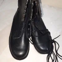 پوتین و لباس سربازی نو