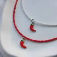 نیم ست گردنبند منجوقی با پلاک فلفل