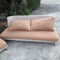 مبل سه نفره شیک و تمیز
