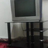 تلویزیون و میز