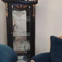 ویترین و ساعت ایستاده