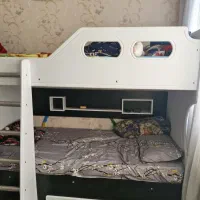 تخت دو طبقه.