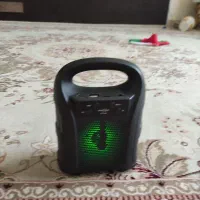 یک عدد اسپیکر