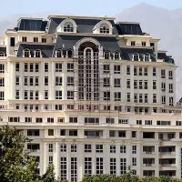 اپارتمان سه خوابه نوساز 180 متری فول مشاعات