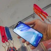 گوشی آیفون 128نرمال12تمیزدرحدنوبه به همراه هدیه