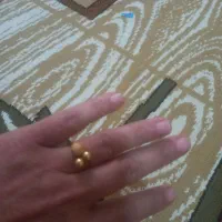 یک انگشتر به وزن ۲ و ۳۳ سوت