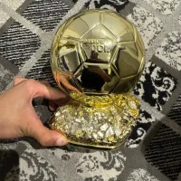 مجسمه توپ طلا