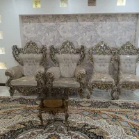 مبل سلطنتی ۹ نفره به همراه سه میز عسلی در حد نو