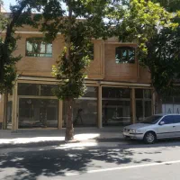 اجاره مغازه 100 متری با بر 15 متری