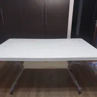 میز پلاستیکی‌مستطیلی