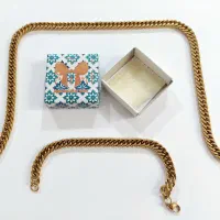 گردنبند خارجی|بدلیجات|کاشان, پامنار|دیوار