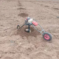 چاله کنی برای نهال پایه فنس با دستگاه