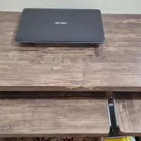 میز تحریر و کامپیوتر