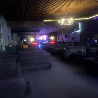 استخدام ظرف شور و غذا بر در رستوران