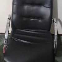 یک عدد صندلی کامپیوتر
