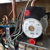 خدمات فنی و تاسیسات(پکیج و آبگرمکن،پمپ آب،کولرآبی)