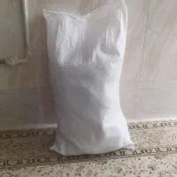 یه کیسه مانتو و شومیز و لباس و شال و کفش همش باهم