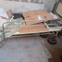 تخت خواب سالم|مبلمان خانگی و میز عسلی|میانه, |دیوار