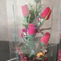 یک عدد گل مصنوعی