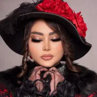 میکاپ و ناخن یگانه