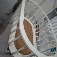 تخت کنار مادر