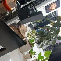 خدمات زیبایی و آرایشگری و آموزشی