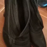 کفش زنانه و نیم بوت مردانه